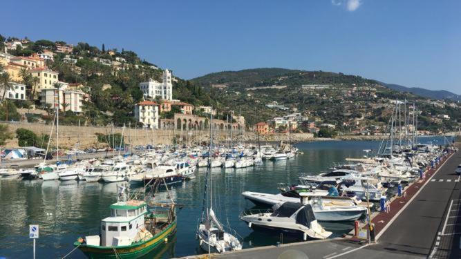 Appartamento Villa Rita A 100 M Dal Mare! วาลเลโครเซีย ภายนอก รูปภาพ